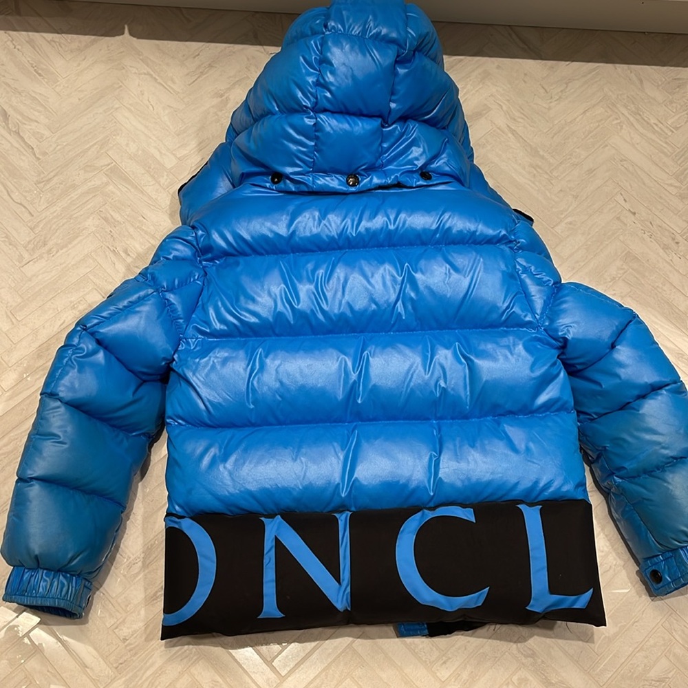 Moncler Blue Boys Puffer Jacket with hood, size 6 - Picture 9 of 11